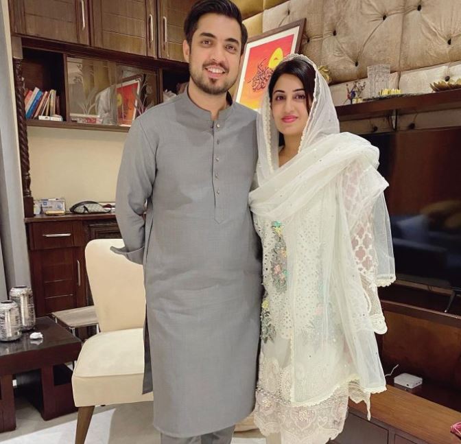 Iqrar-ul-Hassan's Beautiful Pictures With Wife Farah From A Wedding Event