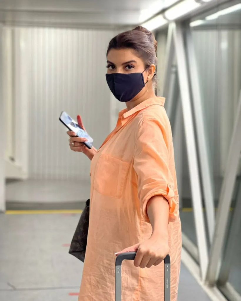 Netizens Condemning Nida Yasir For Her Show-Off Vacations