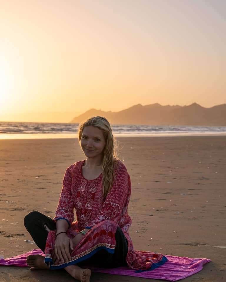 Polish-American Young Vlogger Samantha Decides To Live in Pakistan