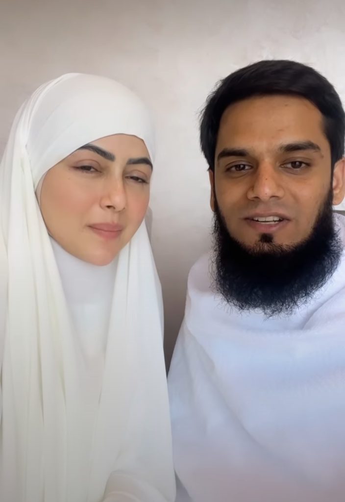 Pakistanis In Love With Sana Khan & Her Husband's Pictures From Makkah