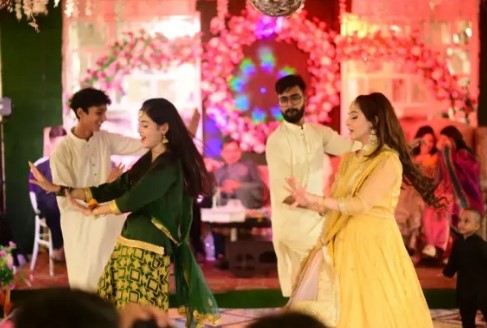 Aruba Mirza looks gorgeous with her husband at a wedding