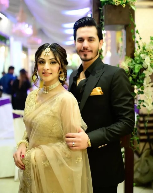 Aruba Mirza looks gorgeous with her husband at a wedding