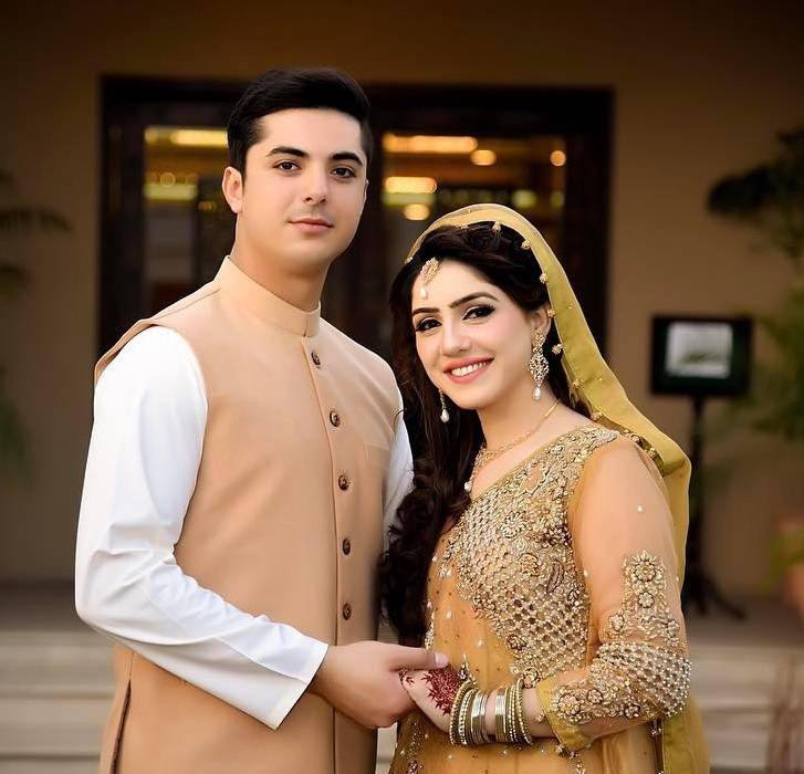 Public Criticizes Junaid Niazi For Getting His Wife's Face Tattooed