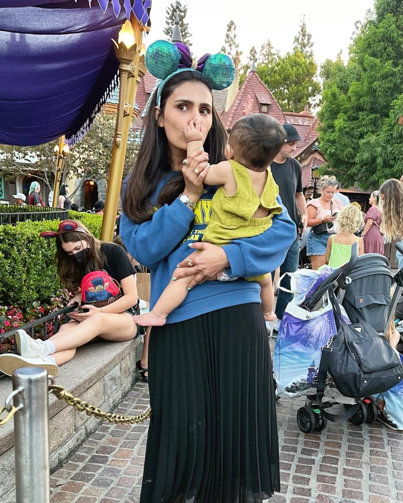 Sadia Ghaffar Enjoys Her Trip To Disneyland With Her Daughter