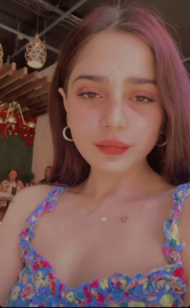 Aima Baig Porn Videos - Aima Baig's Latest Vacation Outfit Invites Public Wrath | Reviewit.pk