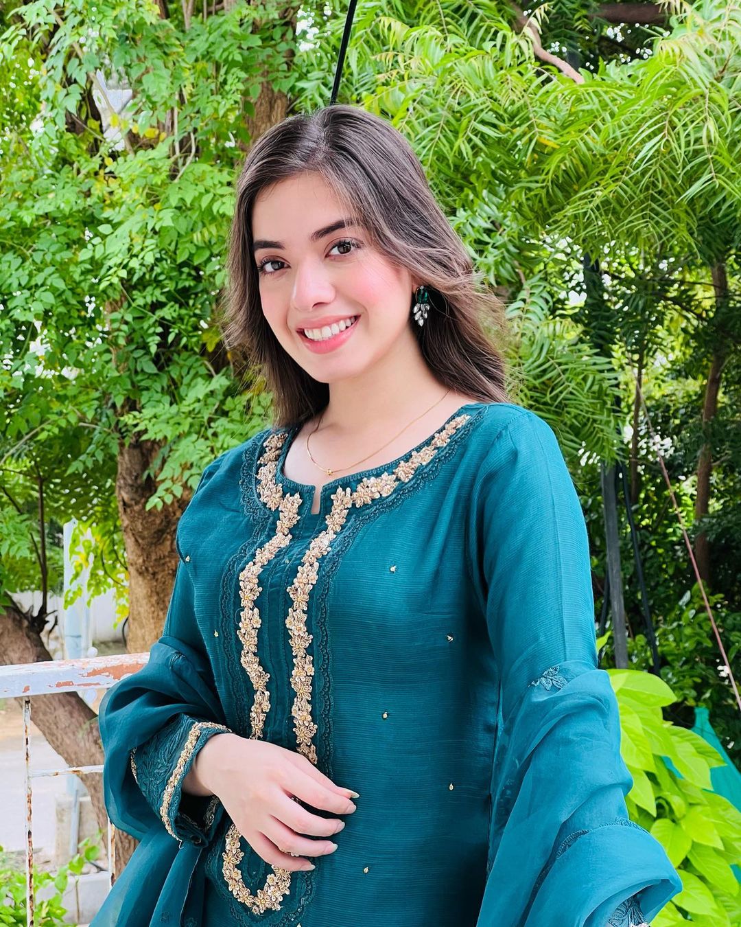 Arisha Razi Khan’s Adorable Clicks From Niece’s Birthday | Reviewit.pk