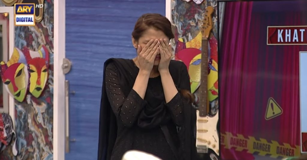 Emotional Scene of Faiza Khan Crying in Tamasha Show