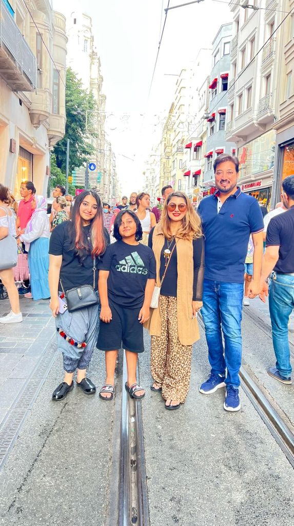 Javeria Saud's Family Trip To Taksim Square Turkey