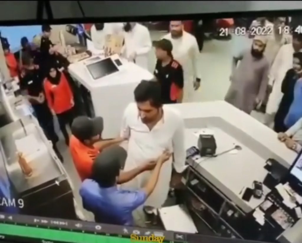 KFC Staff Beats Up a Customer - Here Is Why