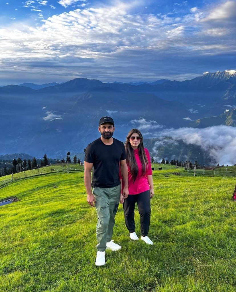 Mohammad Hafeez Family in Kashmir For Vacation