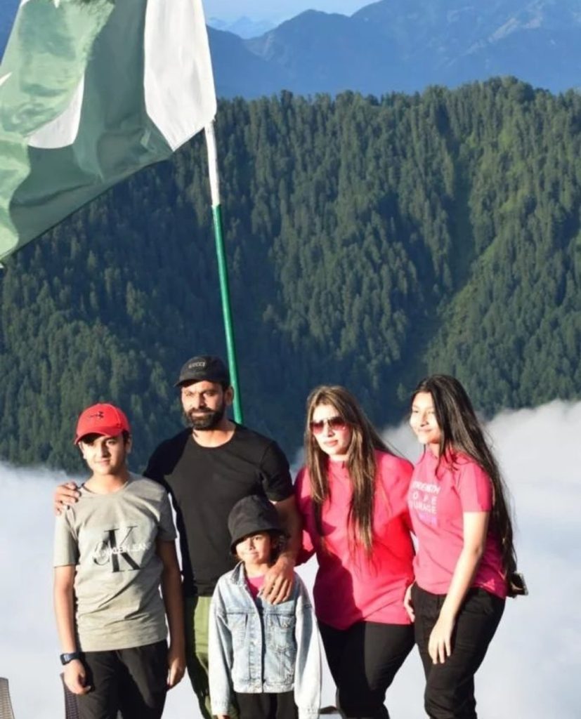 Mohammad Hafeez Family in Kashmir For Vacation