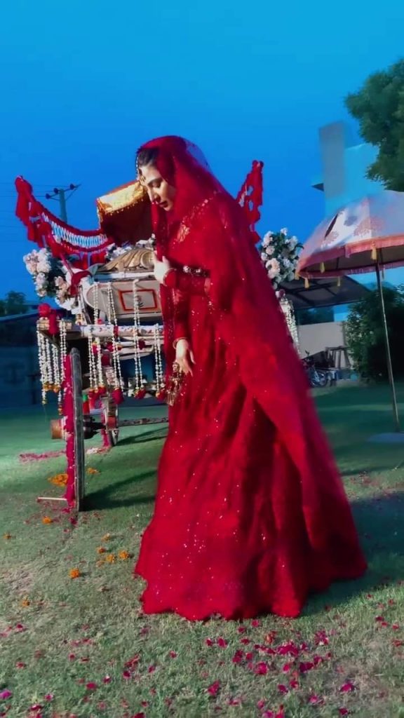 Fans Troll Naimal Khawar on Her Latest Bridal Look