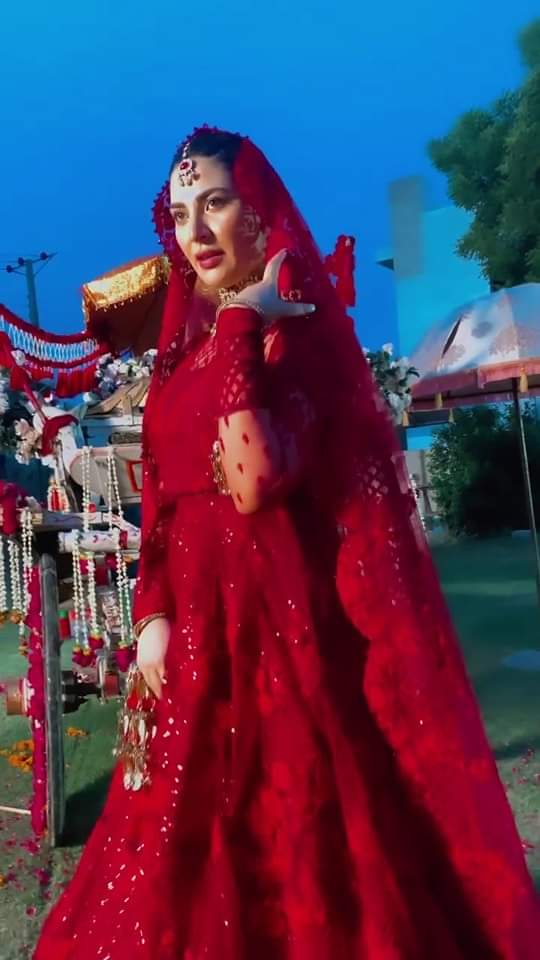 Fans Troll Naimal Khawar on Her Latest Bridal Look