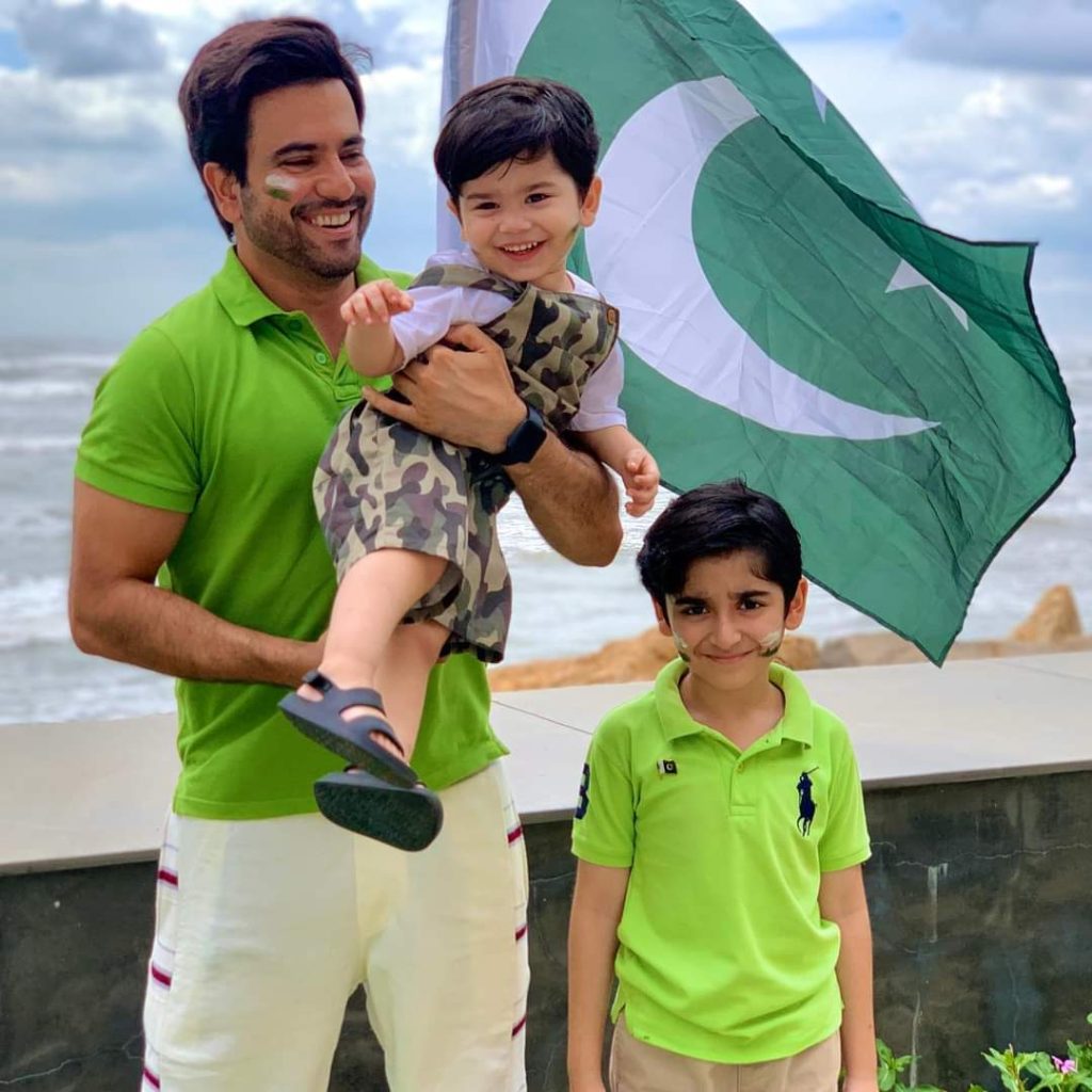Pakistani Celebrities Share Pictures on 75th Independence Day