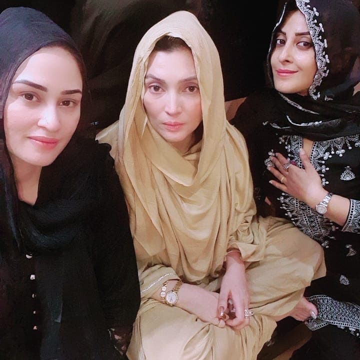 Pakistani Shia Celebrities Observing Muharram With Respect
