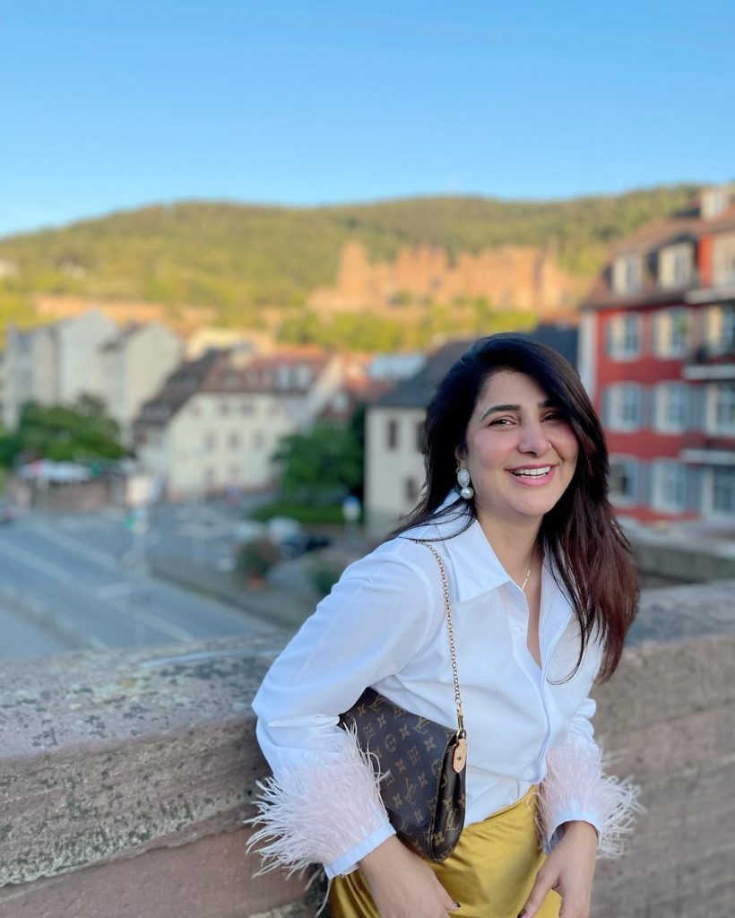Areeba Habib Shares Stunning Clicks From Germany Vacation