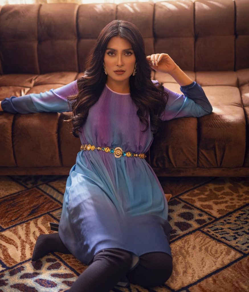 Pakistani Divas Guide To Wear Bold Outfits