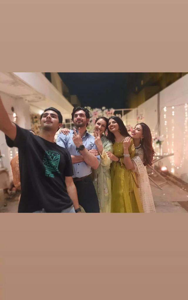 Celebrities Celebrate Last Day At The Shoot Of Drama Serial Habs