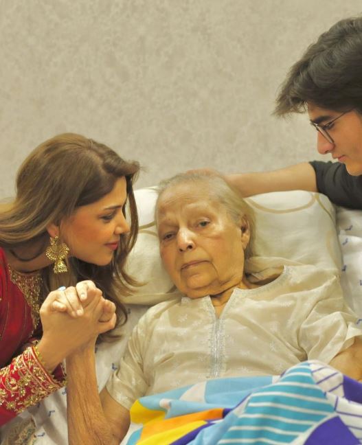 Hadiqa Kiani Showers Her Ailing Mother With Love In Latest Video