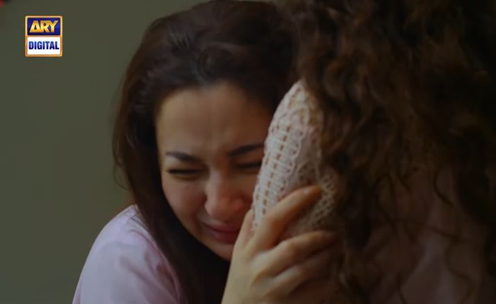 Netizens Praise Hania Aamir For Her Phenomenal Performance In “Mere Humsafar”