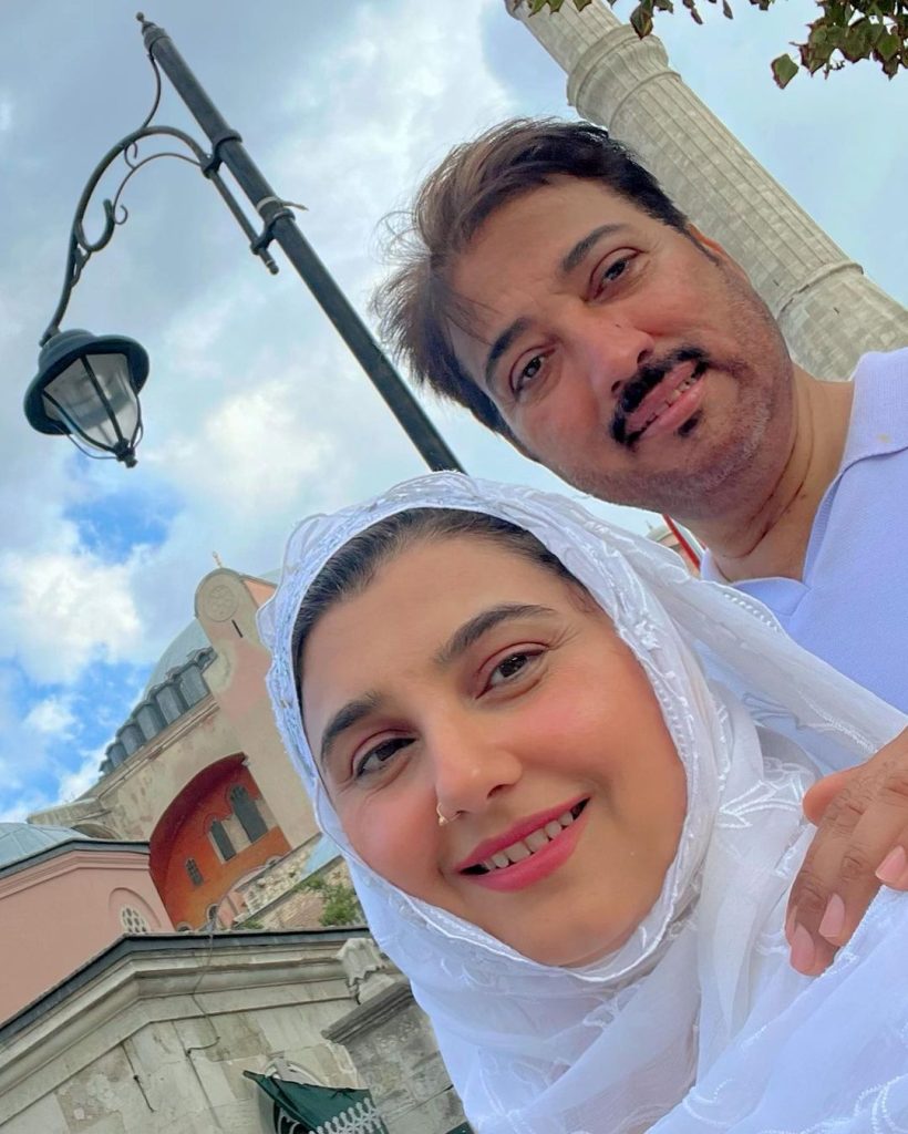 Javeria And Saud Visit Religious Places In Turkey With Kids