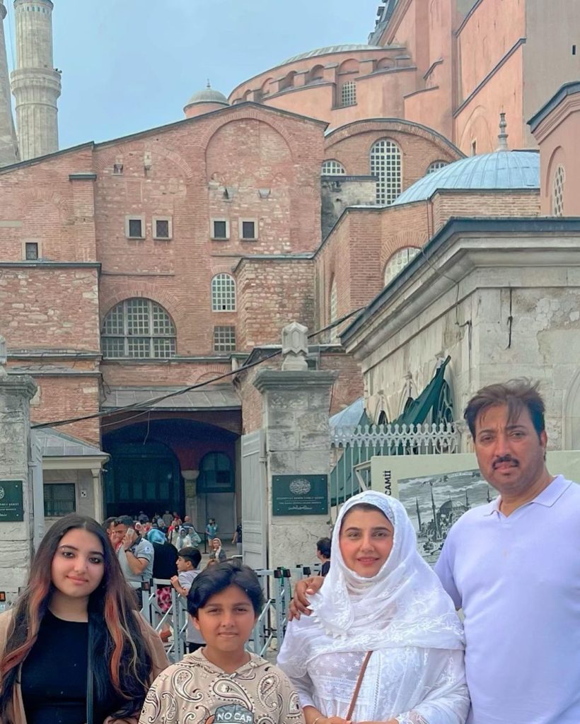 Javeria And Saud Visit Religious Places In Turkey With Kids