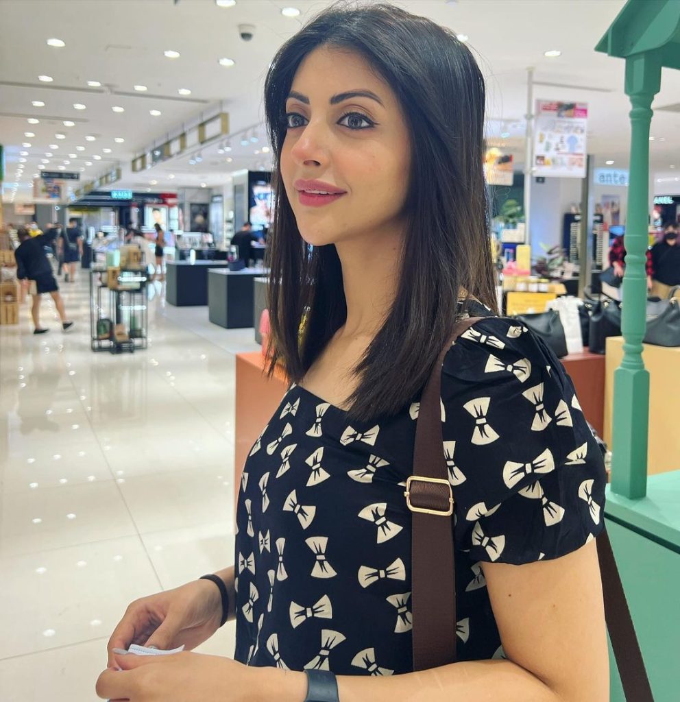 Moomal Khalid Vacations In Singapore With Family