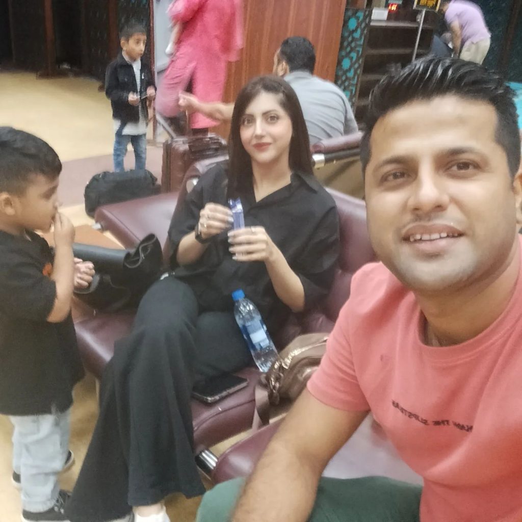 Moomal Khalid Vacations In Singapore With Family