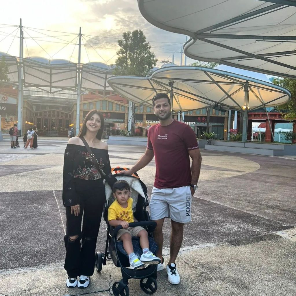 Moomal Khalid Vacations In Singapore With Family