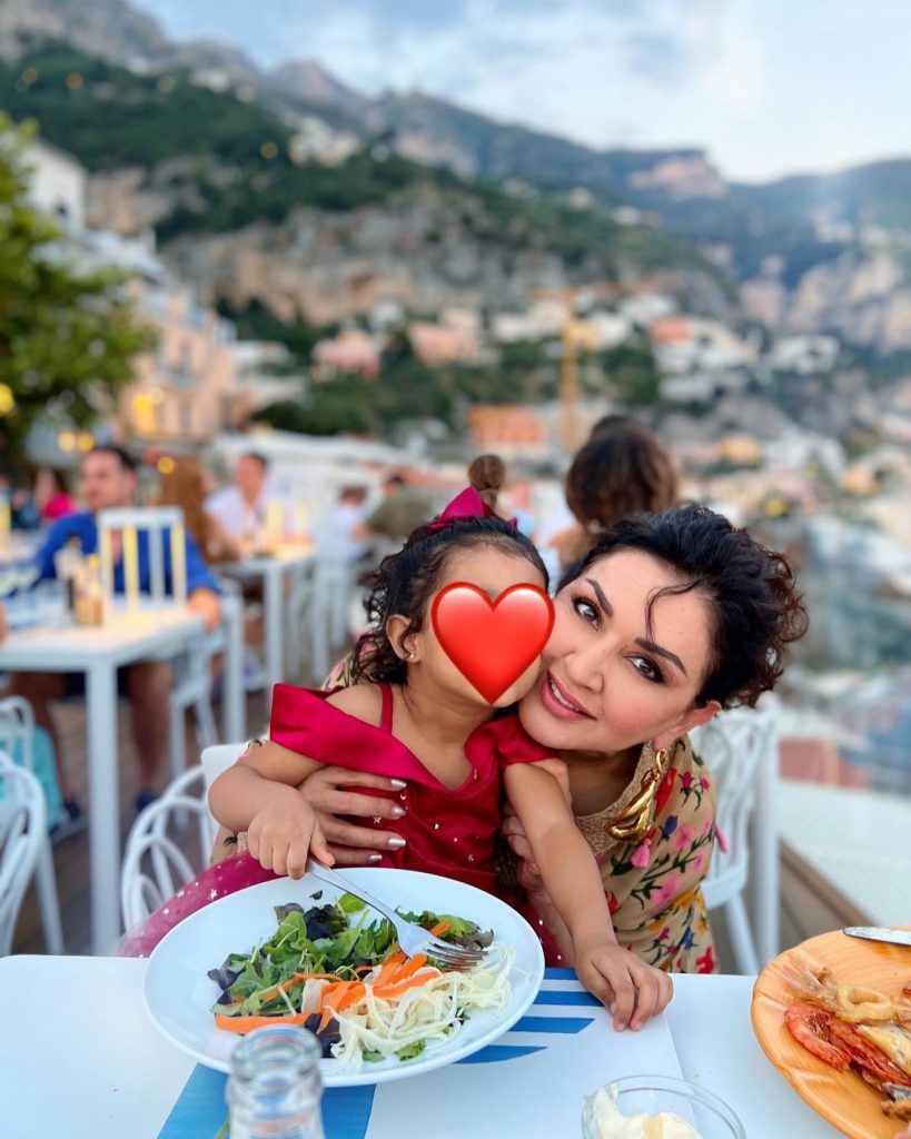 Natasha Khalid Celebrates Mother Hina Durrani’s Birthday In Italy