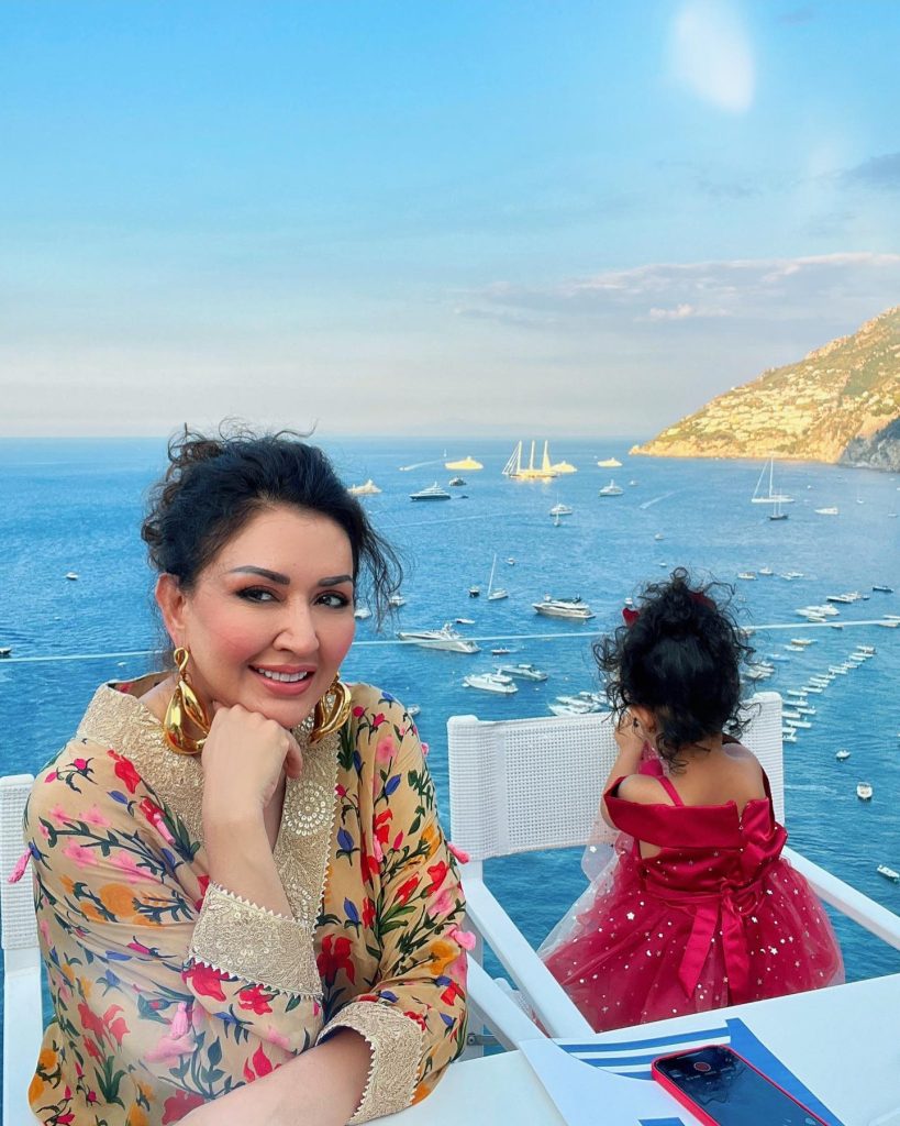 Natasha Khalid Celebrates Mother Hina Durrani’s Birthday In Italy