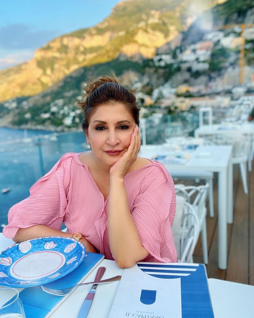Natasha Khalid Celebrates Mother Hina Durrani’s Birthday In Italy