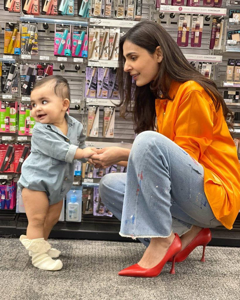 Sadia Ghaffar Treat Fans With Adorable Pictures Of Her Little One