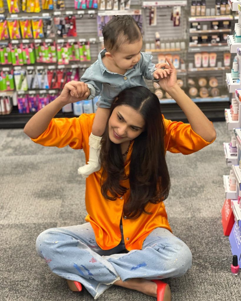 Sadia Ghaffar Treat Fans With Adorable Pictures Of Her Little One