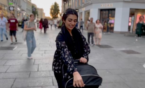 Sarah Khan Wins Pride Of Performance In Norway