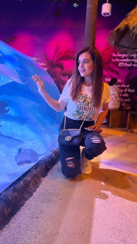 Sumbul Iqbal's Fun Trip To Dallas World Aquarium