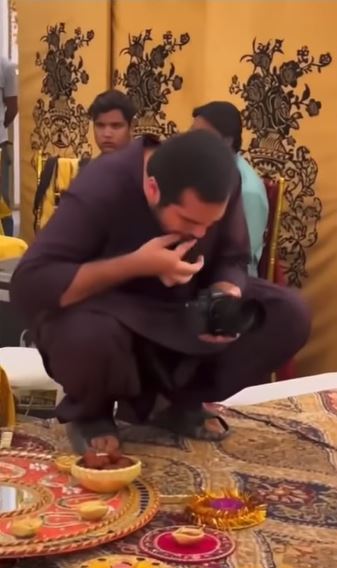 Hilarious Act Of A Wedding Photographer Amuses Public - Watch Video