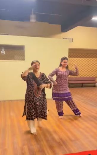 Zara Noor Abbas’s Kathak Dance Performance Trolled By Netizens