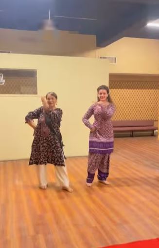 Zara Noor Abbas’s Kathak Dance Performance Trolled By Netizens