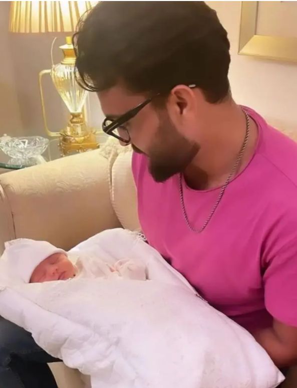 Zara Noor Abbas And Asad Siddiqui Meet Sadaf Shahroz's Baby Girl