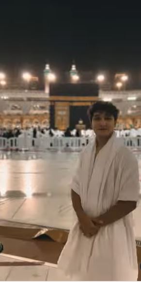 Actor Zuhab Khan Receives Blessings Of Umrah