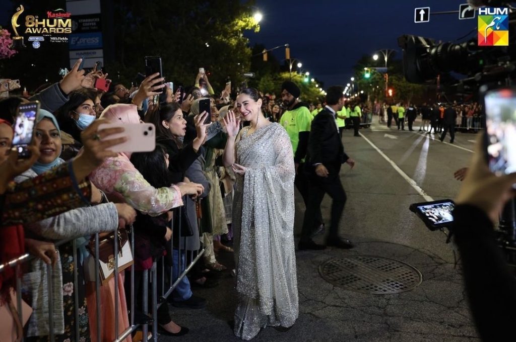 Pakistani Celebrities Pictures From 8th Hum Awards Red Carpet