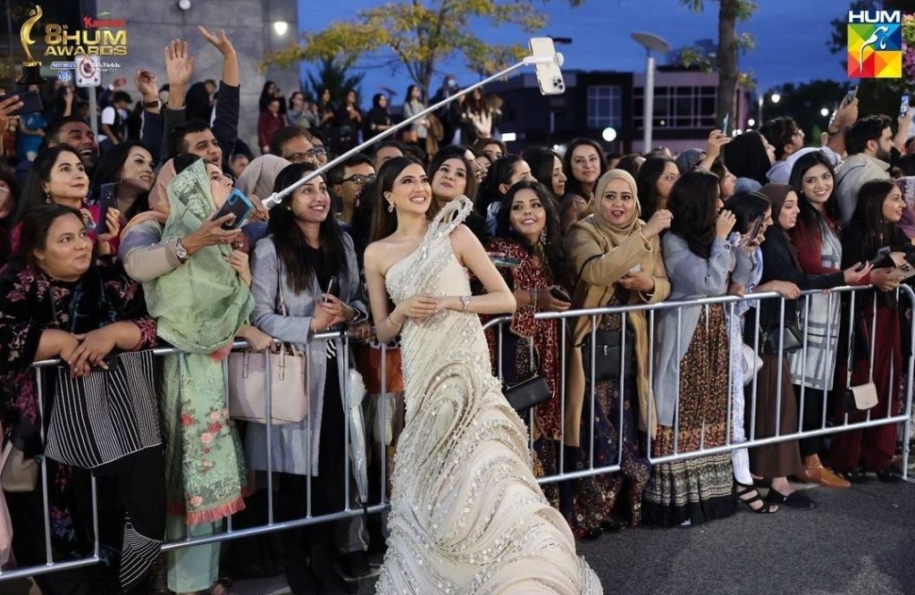 Pakistani Celebrities Pictures From 8th Hum Awards Red Carpet