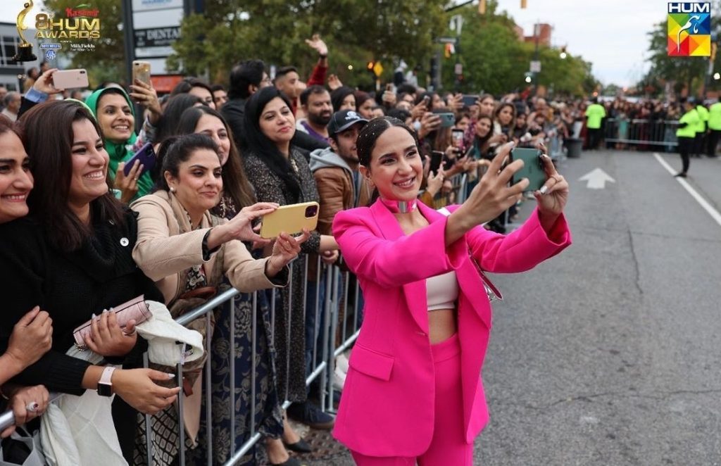 Pakistani Celebrities Pictures From 8th Hum Awards Red Carpet