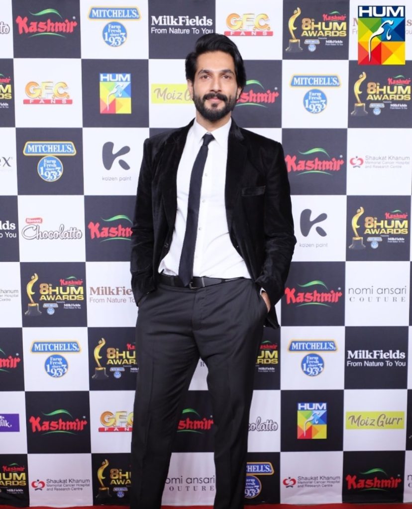 Pakistani Celebrities Pictures From 8th Hum Awards Red Carpet