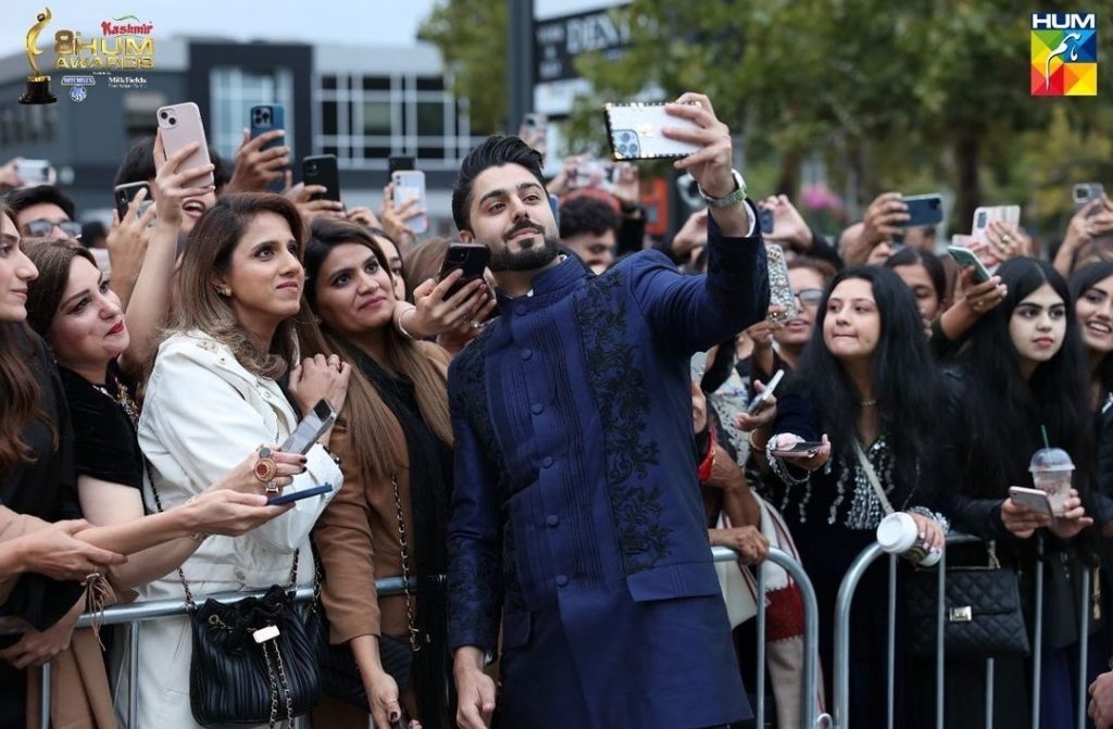 Pakistani Celebrities Pictures From 8th Hum Awards Red Carpet