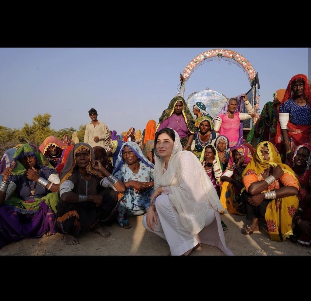 Mariyam Nafees and Husband Helping Flood Affectees in Sindh