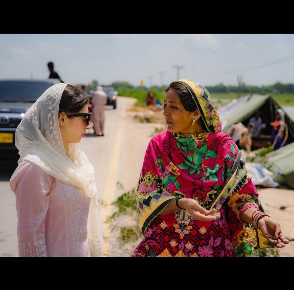 Mariyam Nafees and Husband Helping Flood Affectees in Sindh