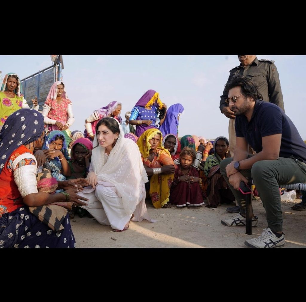 Mariyam Nafees and Husband Helping Flood Affectees in Sindh