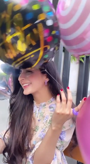 Mawra Hocane Pre-Birthday Surprise By Friends